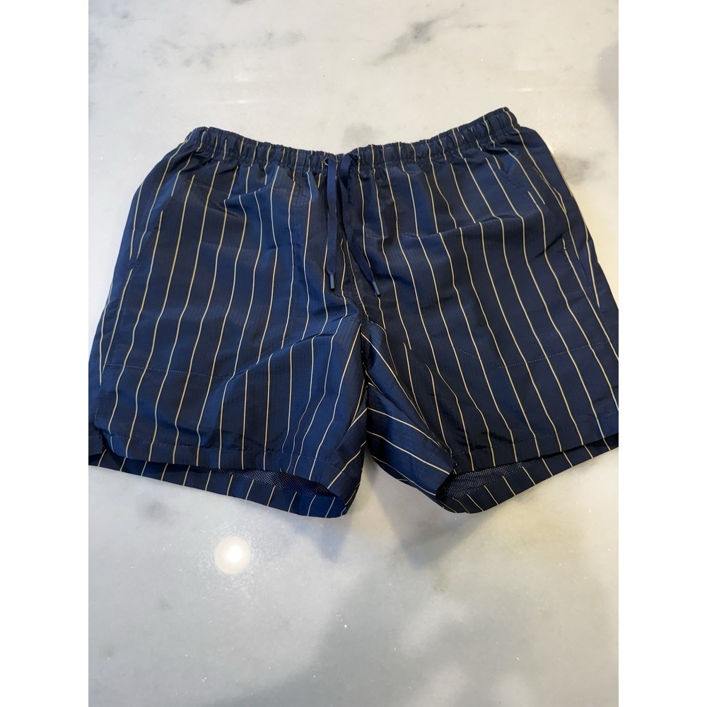 DSG Men's Rec Short  6" Inseam / Size: Medium Navy With Gold Stripe